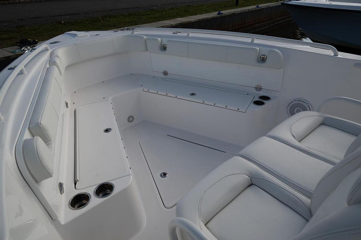 Used 2019 Everglades 295 Center Console