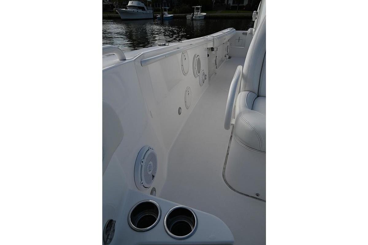 Used 2019 Everglades 295 Center Console