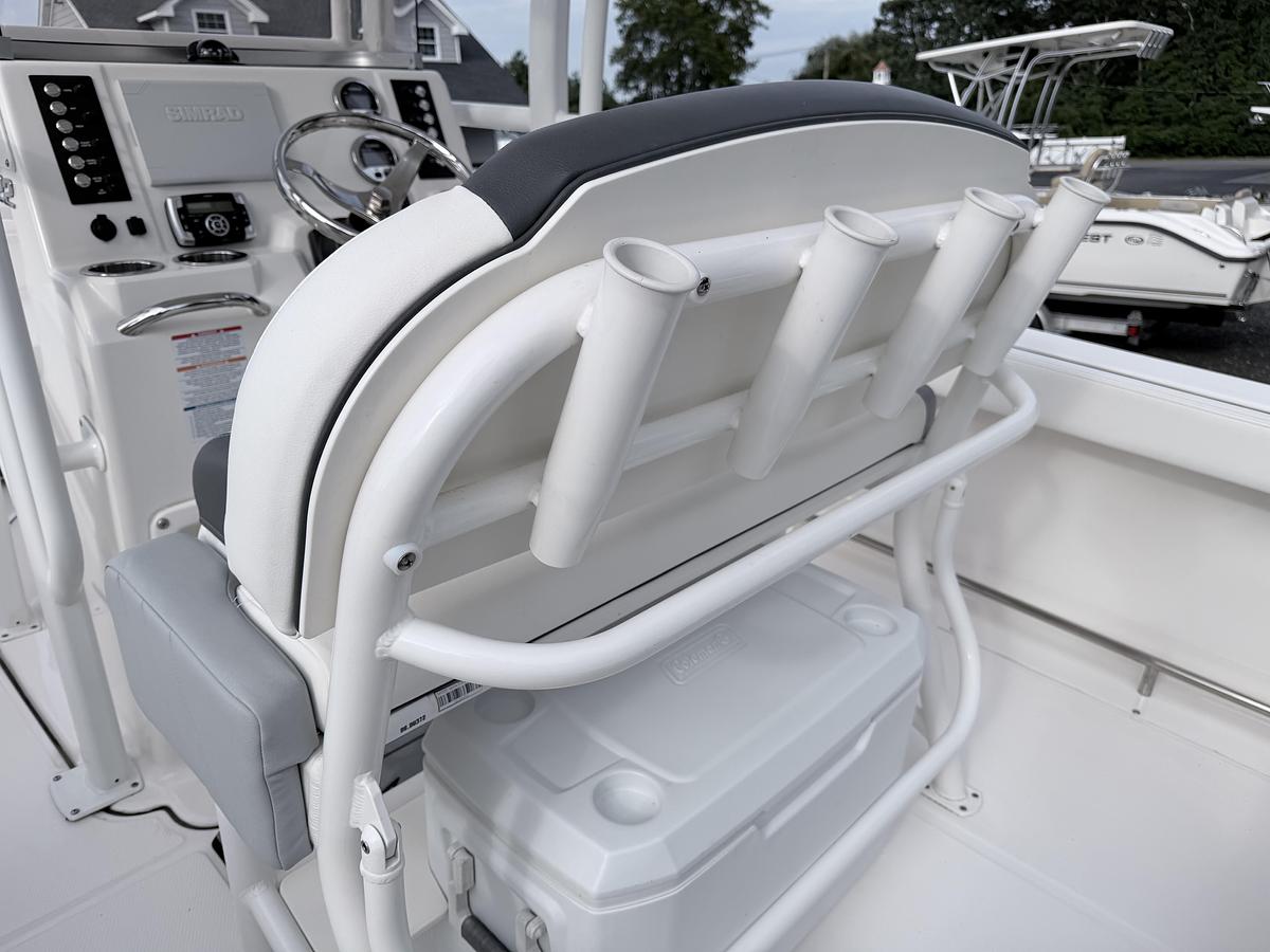 Used 2022 Robalo R222 Explorer