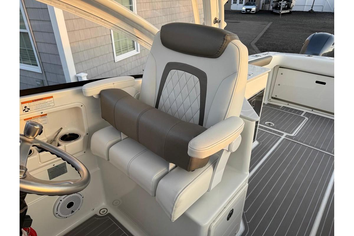 Used 2023 World Cat 280 DC-X