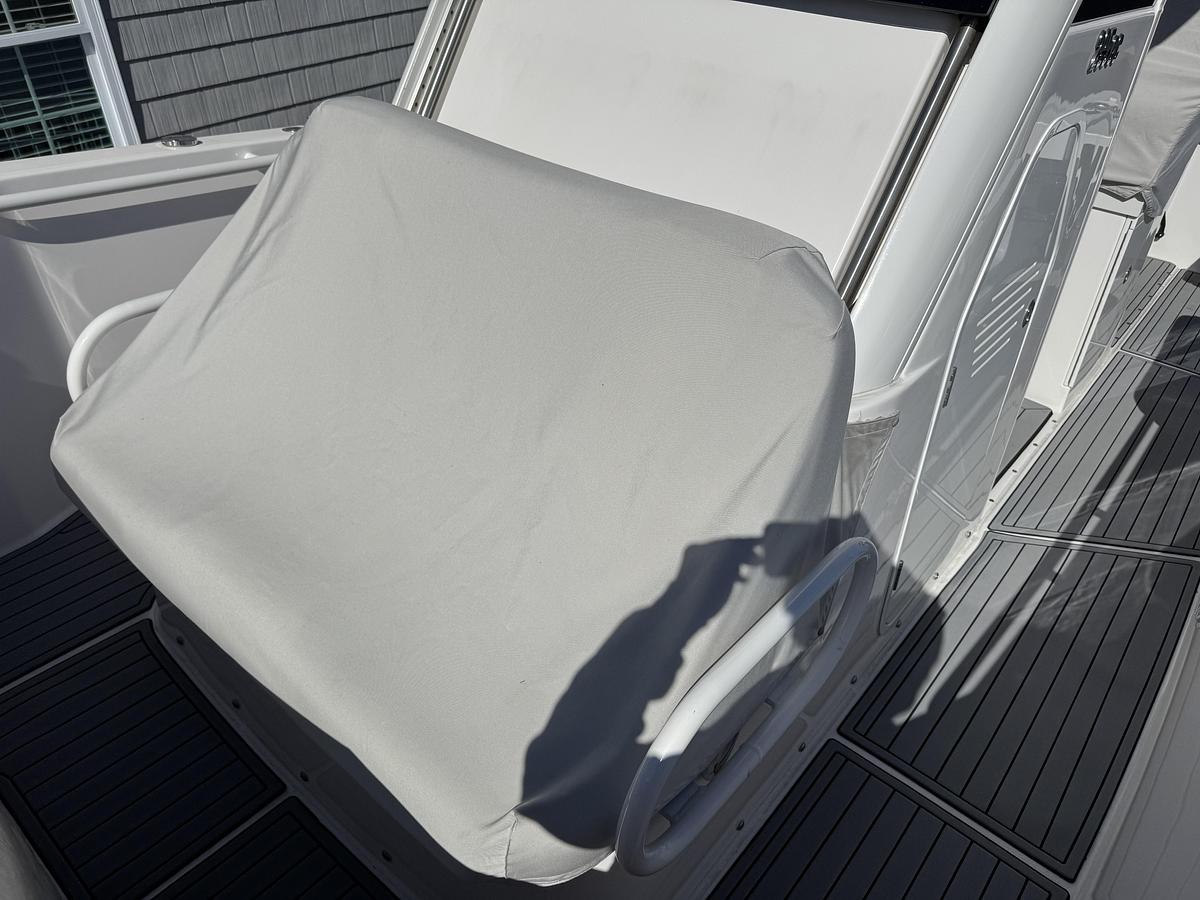 Used 2021 Everglades 295 Center Console