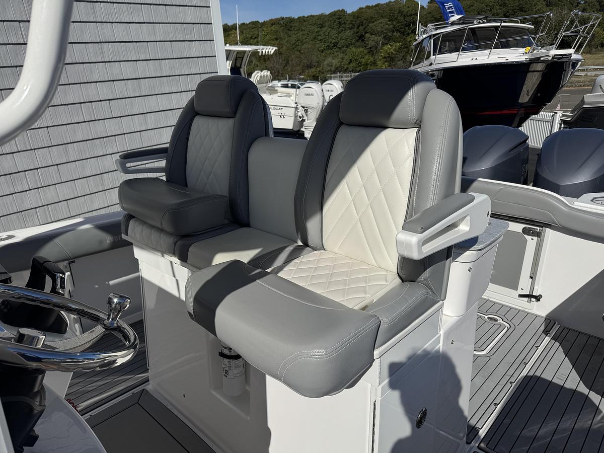 Used 2021 Everglades 295 Center Console