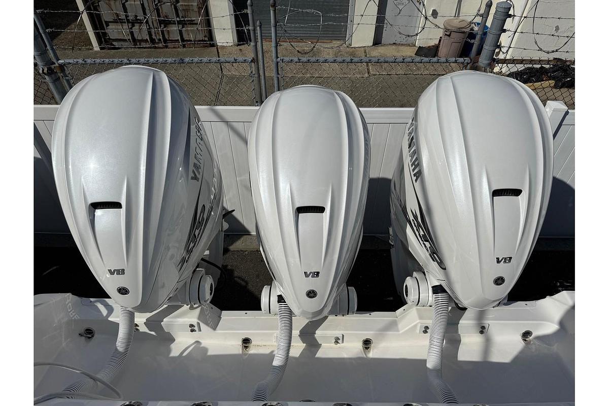 Used 2022 Everglades 395cc