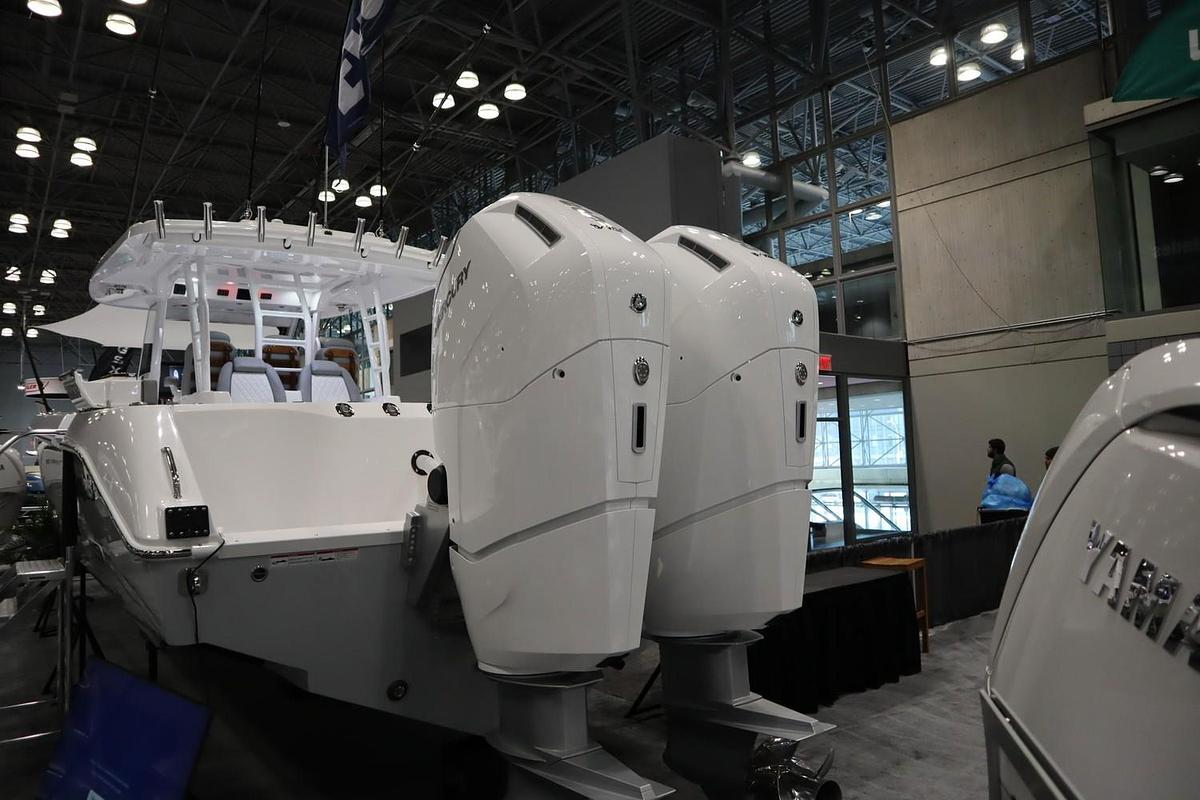 2025 Everglades 395 Center Console