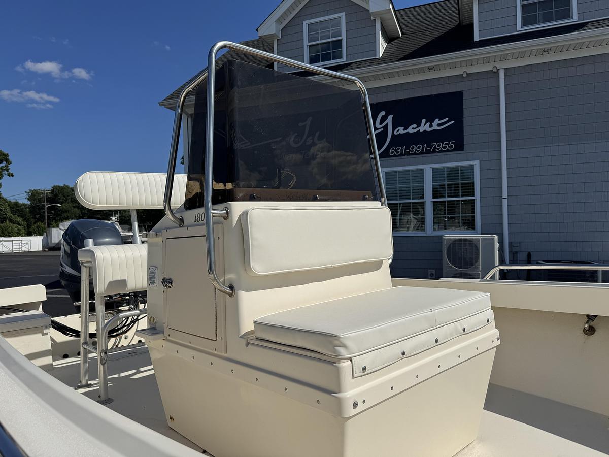 Used 2002 Parker 1801 Center Console