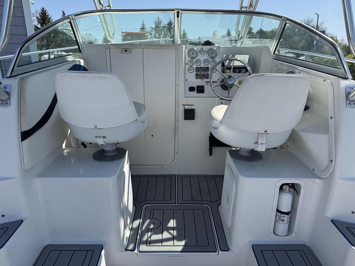 Used 2004 Seaswirl Striper 2601
