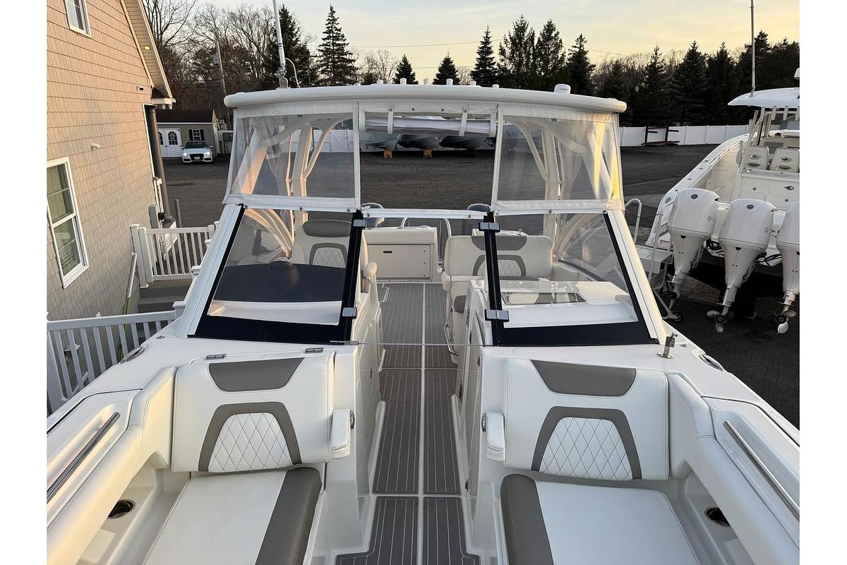 Used 2023 World Cat 280 DC-X