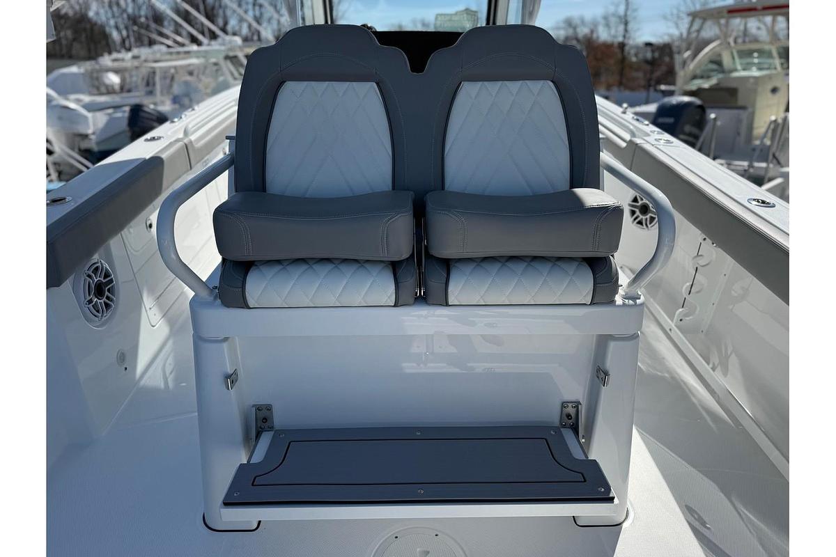 2025 Everglades 285 Center Console