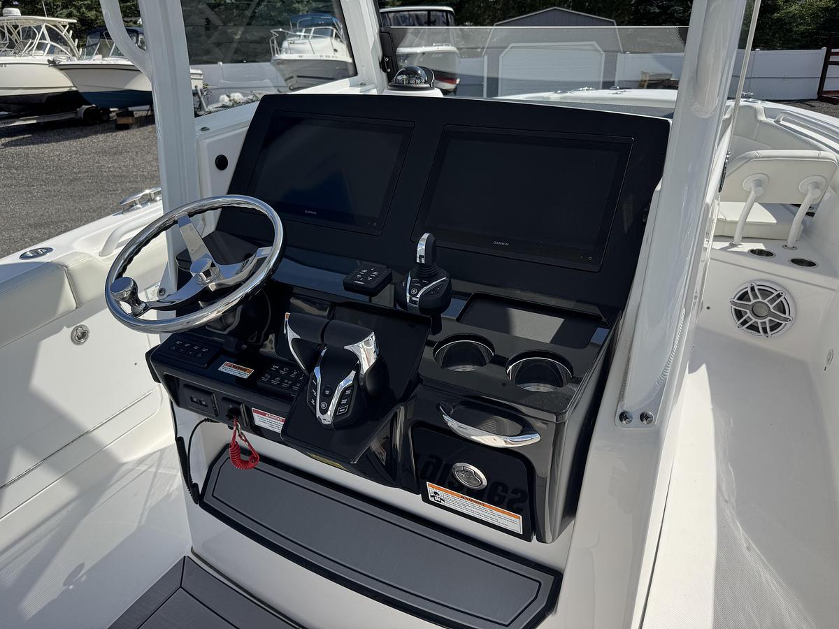 2024 Everglades 285 Center Console
