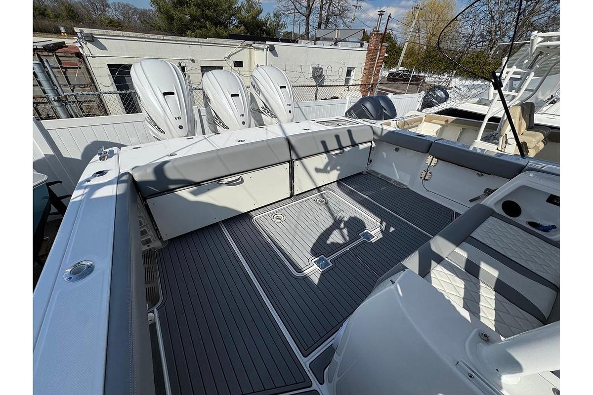 Used 2022 Everglades 395cc