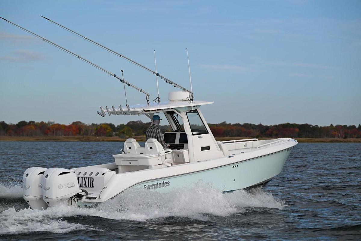 Used 2019 Everglades 295 Center Console