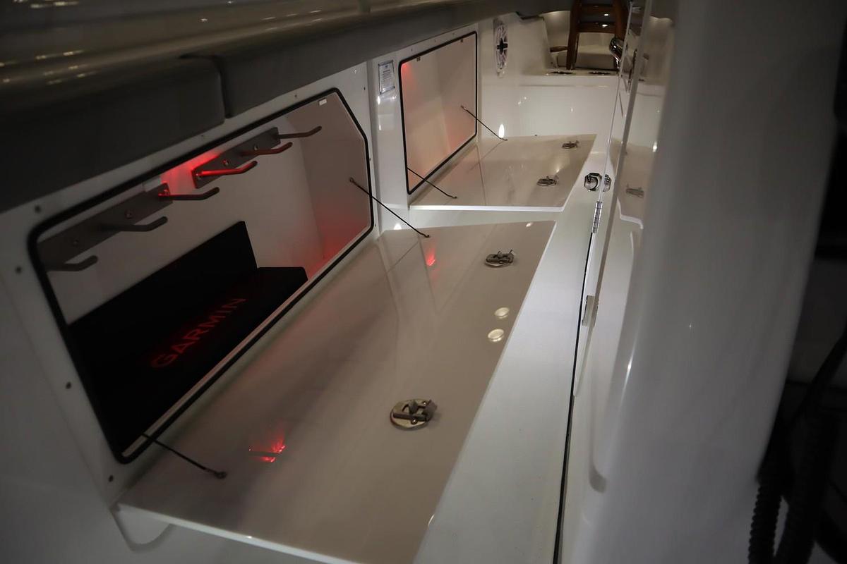 2025 Everglades 315 Center Console