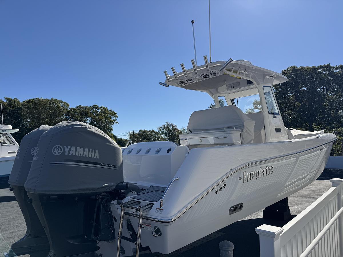 Used 2021 Everglades 295 Center Console