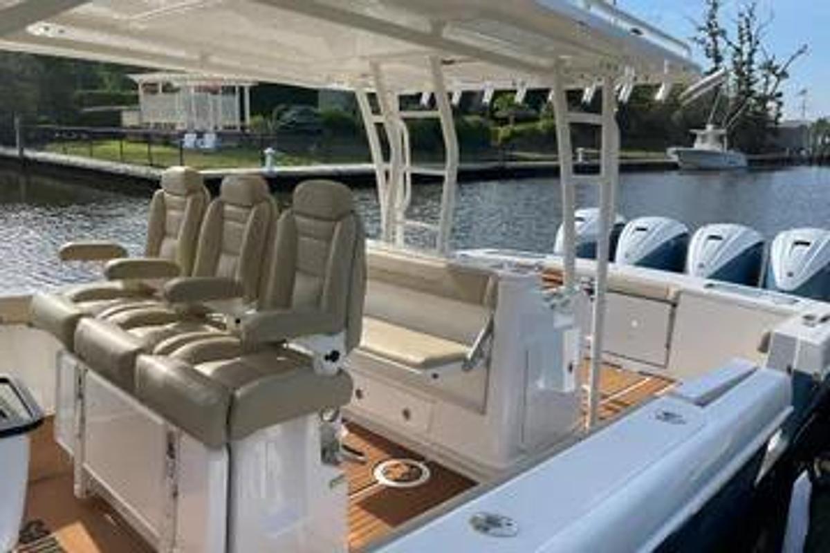 Used 2019 Everglades 435 Center Console