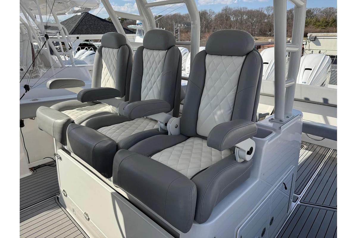 Used 2022 Everglades 395cc