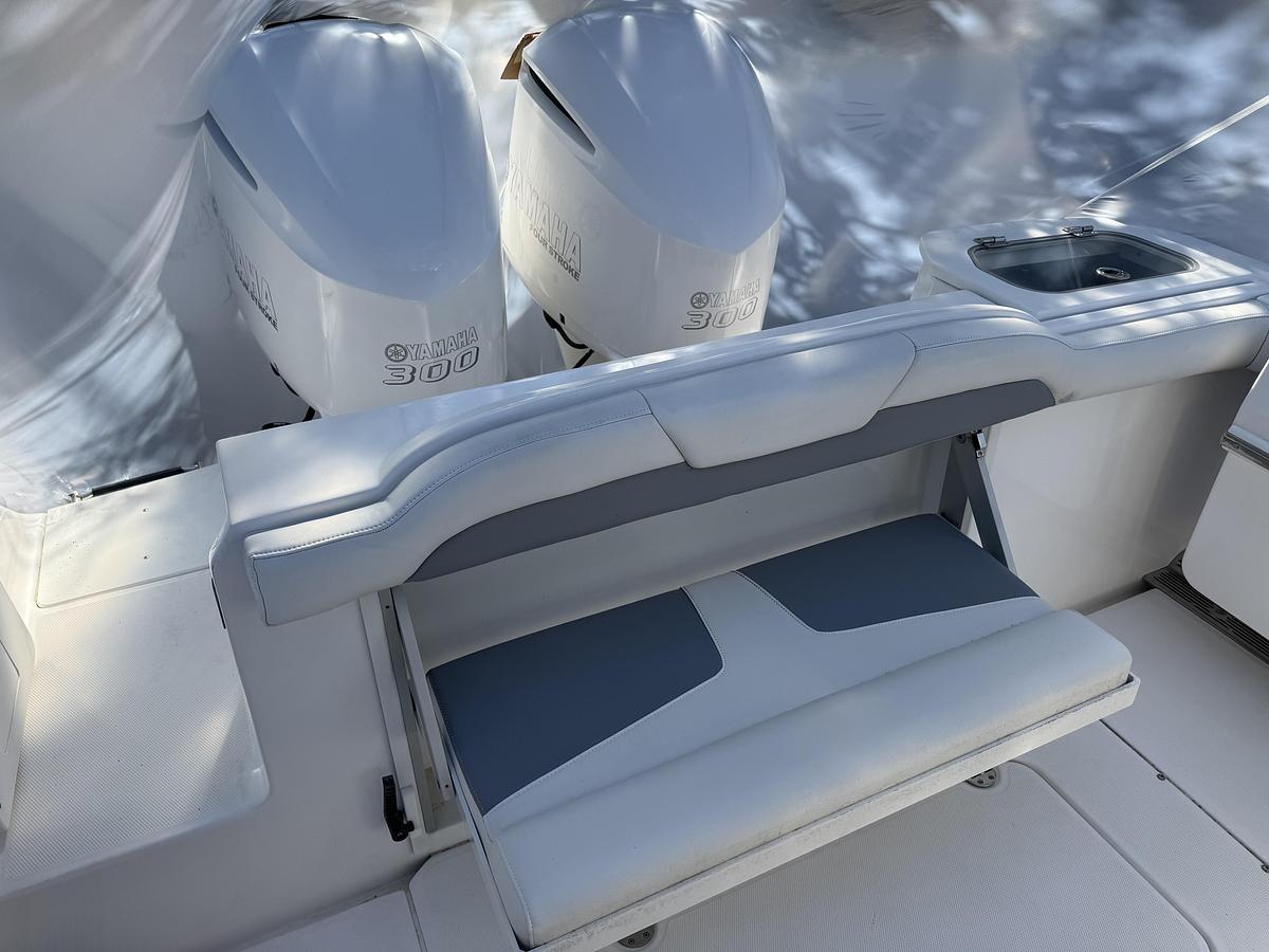 Used 2019 Everglades 295 Center Console