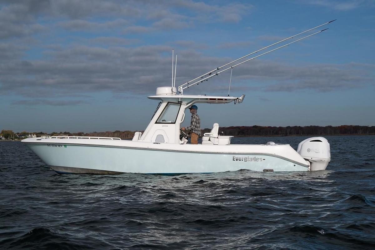 Used 2019 Everglades 295 Center Console