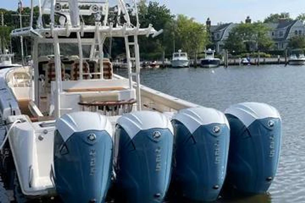 Used 2019 Everglades 435 Center Console