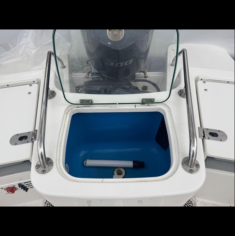 Used 2017 Everglades 230 Center Console