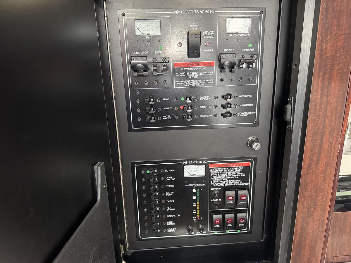 Used 2018 Monterey 355 Sport Yacht