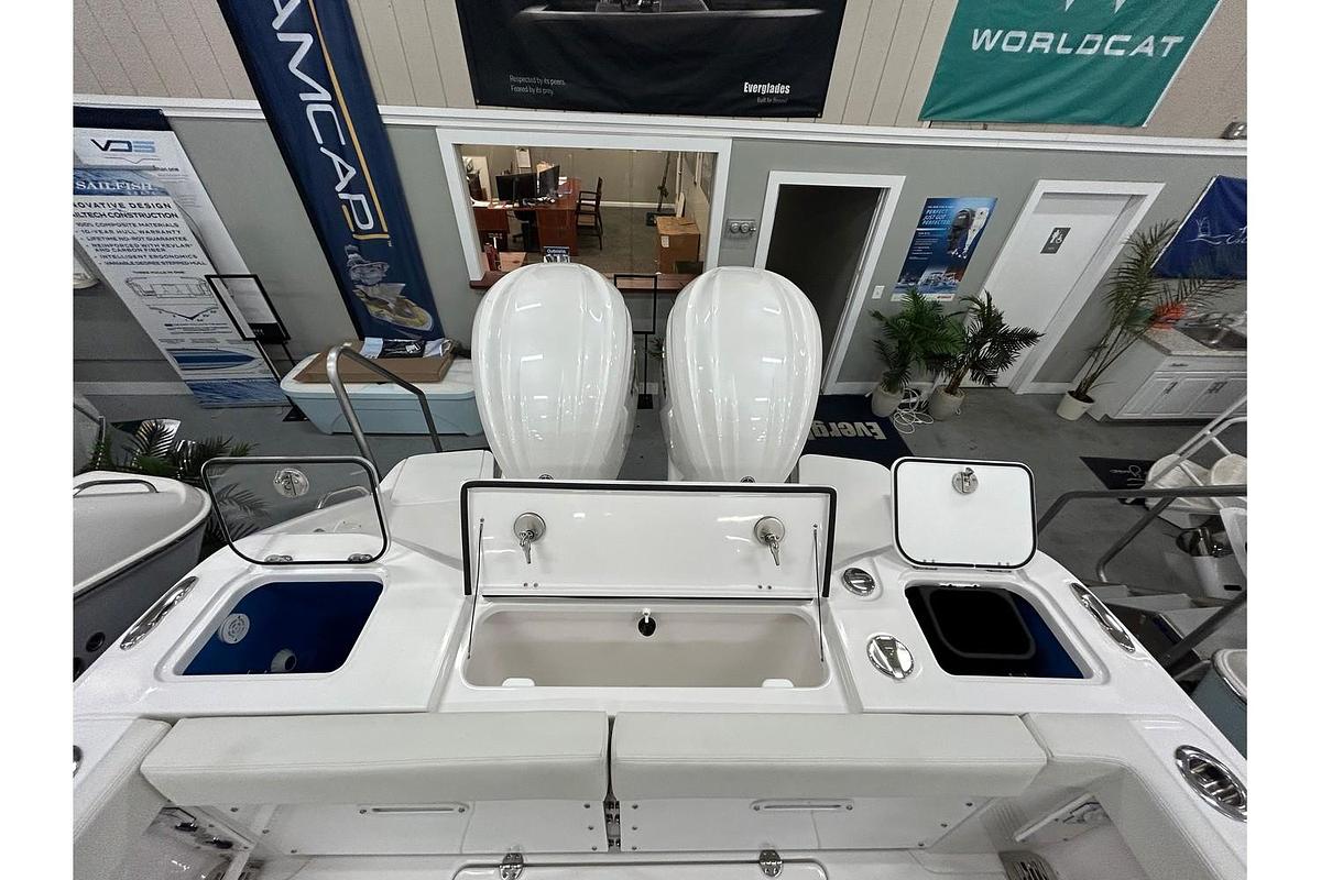 2024 Everglades 285 Center Console