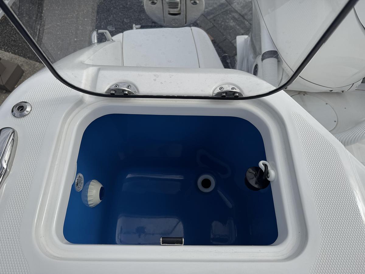 Used 2024 Everglades 315cc