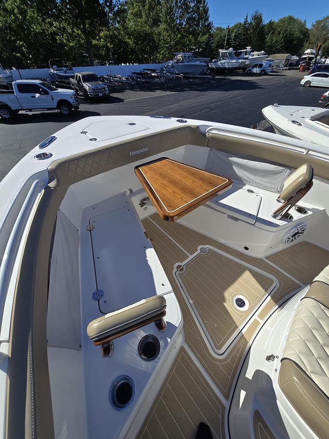 Used 2024 Everglades 315CC
