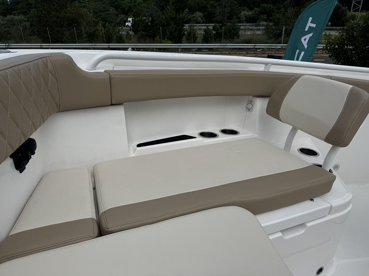 Used 2024 Everglades 315cc