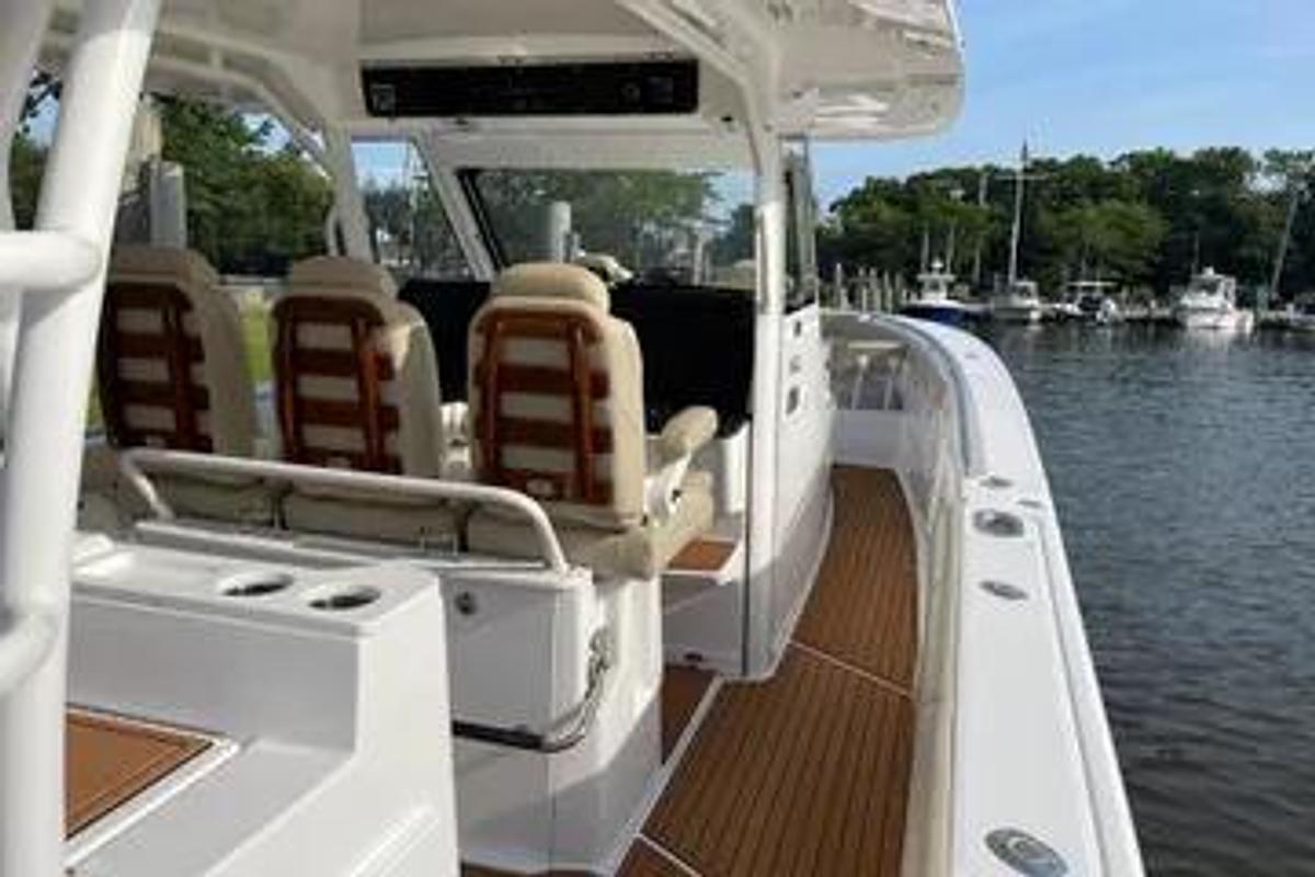 Used 2019 Everglades 435 Center Console