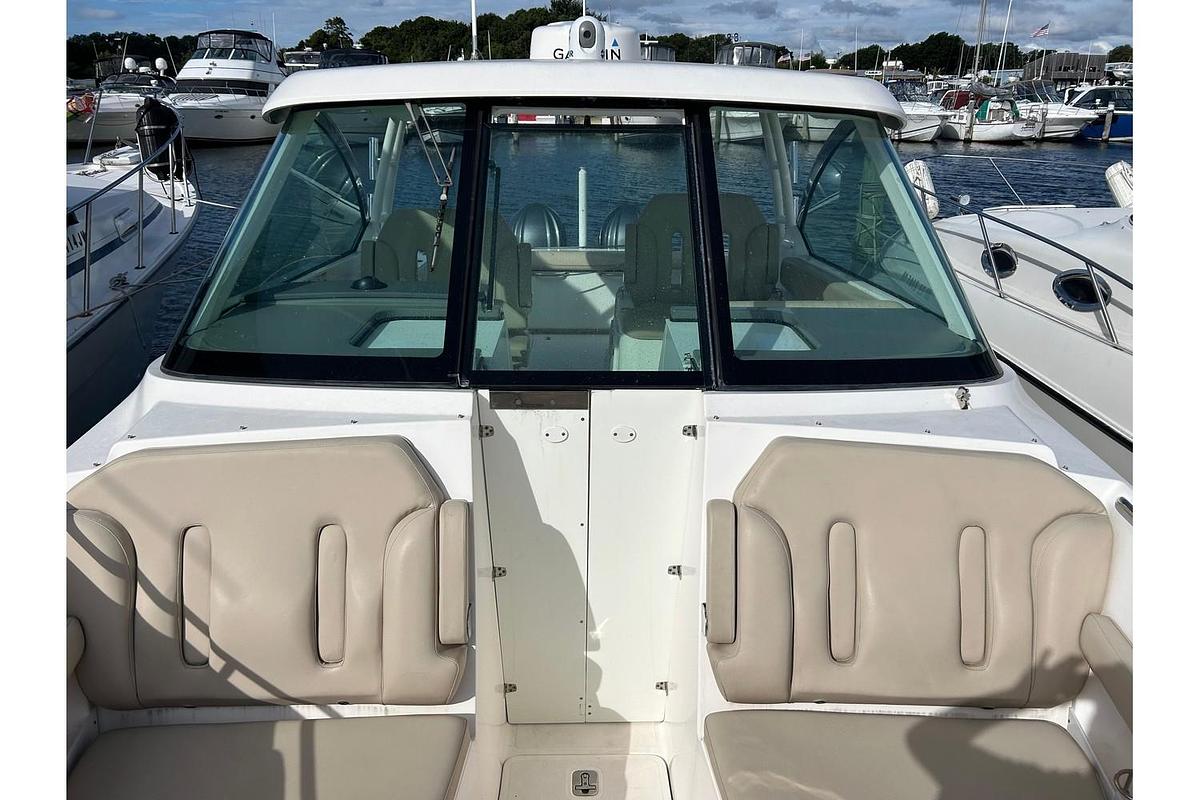 Used 2015 Pursuit DC 325 Dual Console
