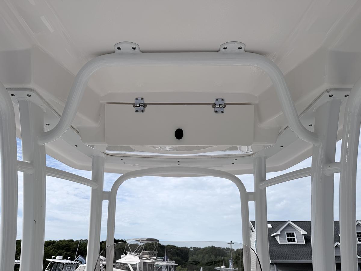 Used 2022 Robalo R222 Explorer