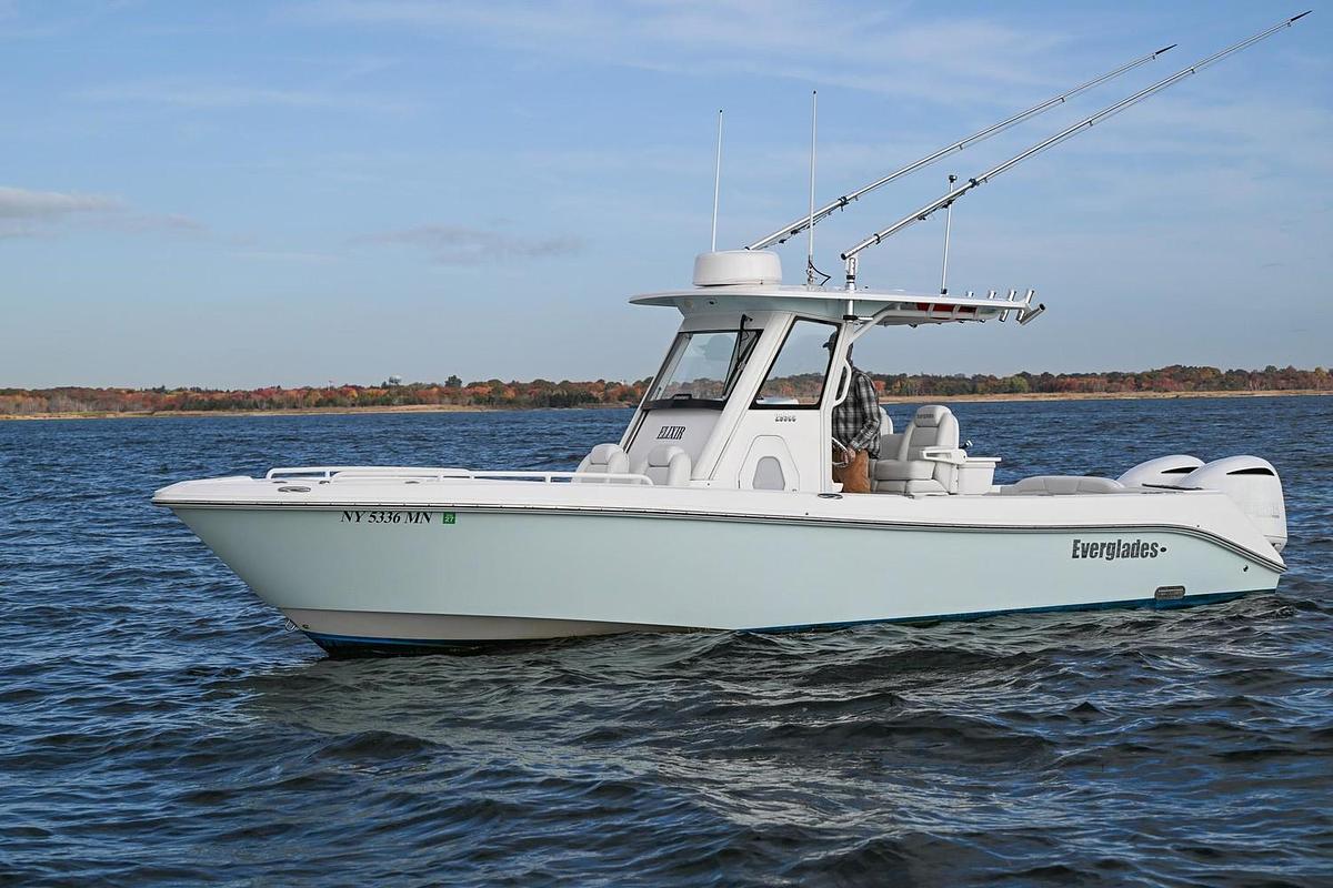Used 2019 Everglades 295 Center Console