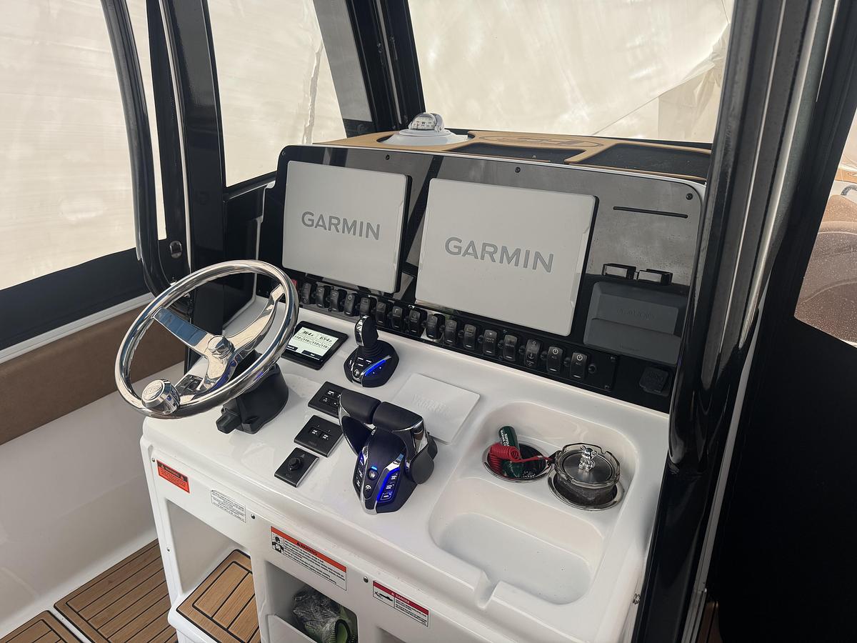 Used 2025 Sea Hunt Ultra 265SE