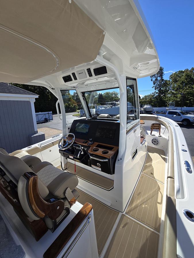 Used 2024 Everglades 315CC