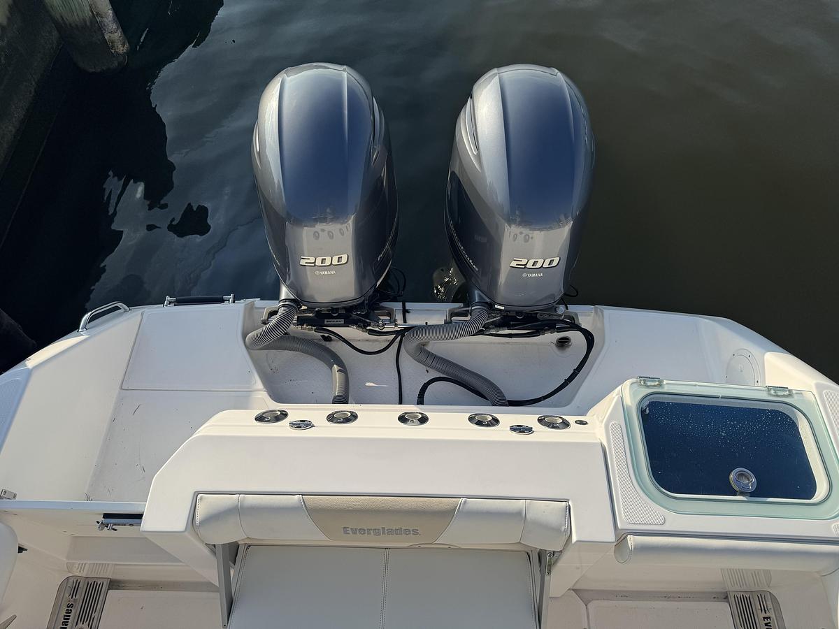 Used 2016 Everglades 255cc