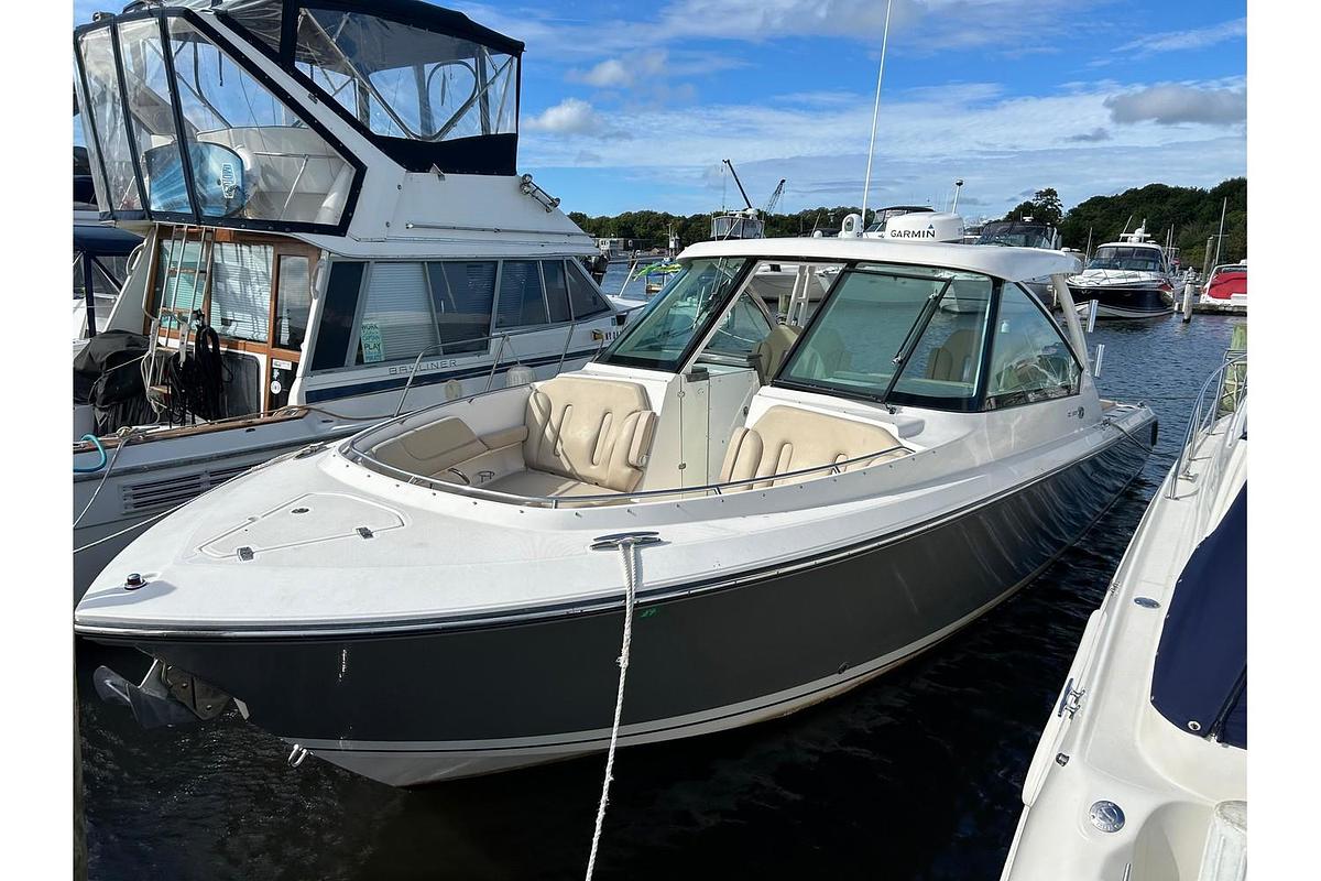 Used 2015 Pursuit DC 325 Dual Console
