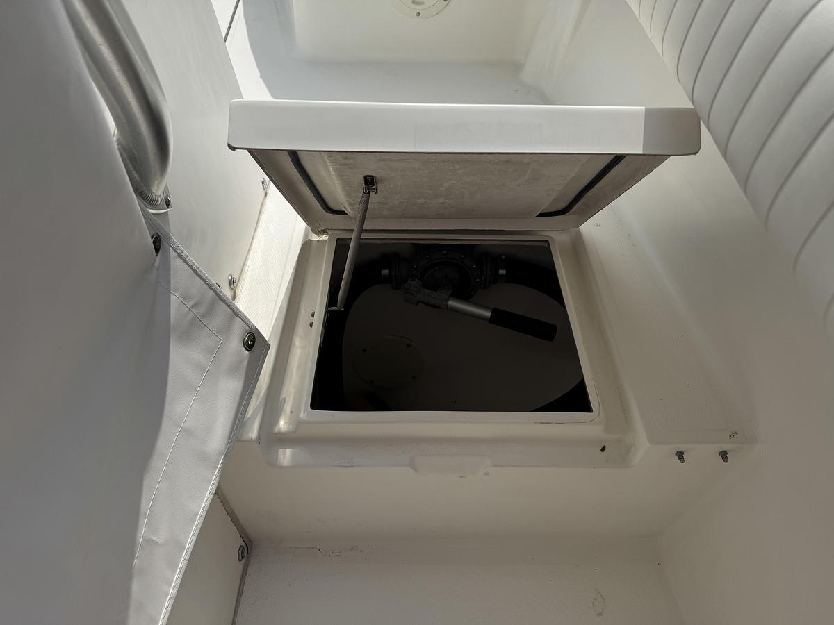 Used 2001 Regulator  26FS