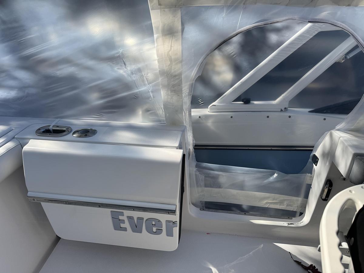 Used 2019 Everglades 295 Center Console