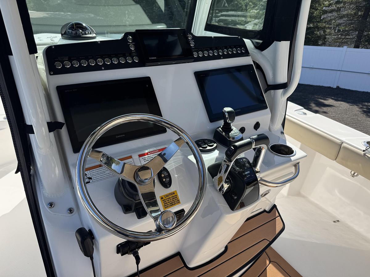 Used 2019 Everglades 273 Center Console