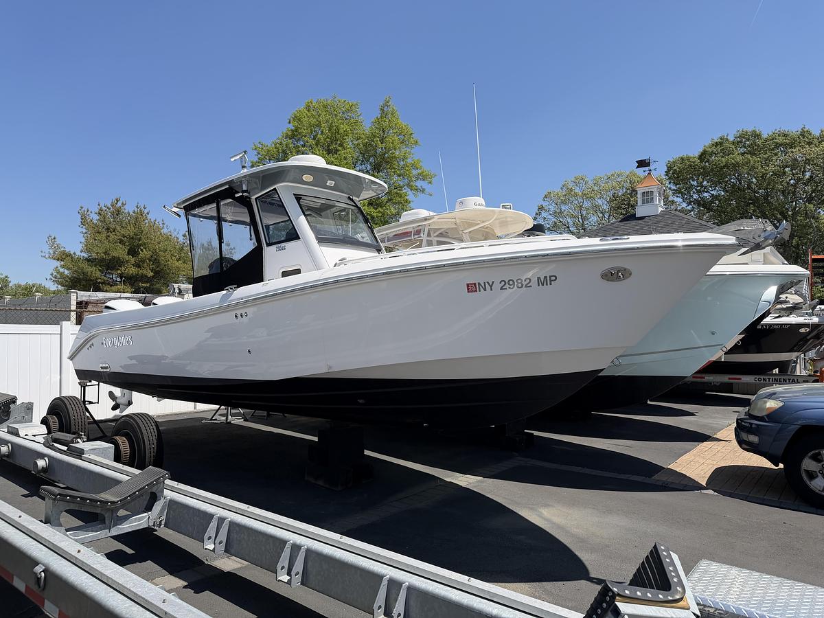 Used 2019 Everglades 295CC