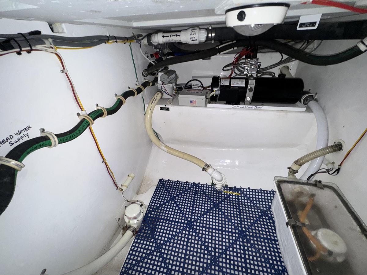 Used 2002 Viking 61 Enclosed Bridge