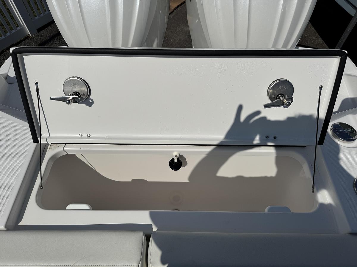 2024 Everglades 285 Center Console