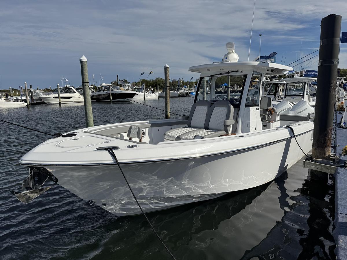 2025 Everglades 315 Center Console