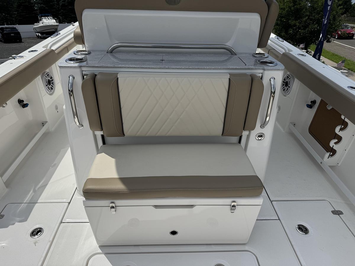 Used 2024 Everglades 315cc