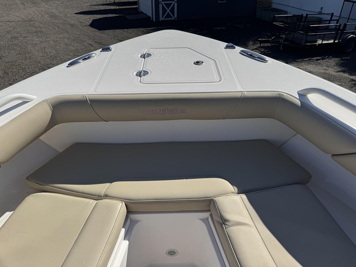 Used 2019 Everglades 273 Center Console