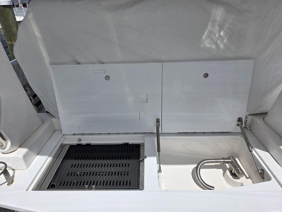 Used 2020 Regal 330SAV