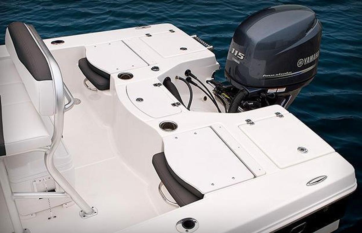 Used 2014 Robalo 206 Cayman