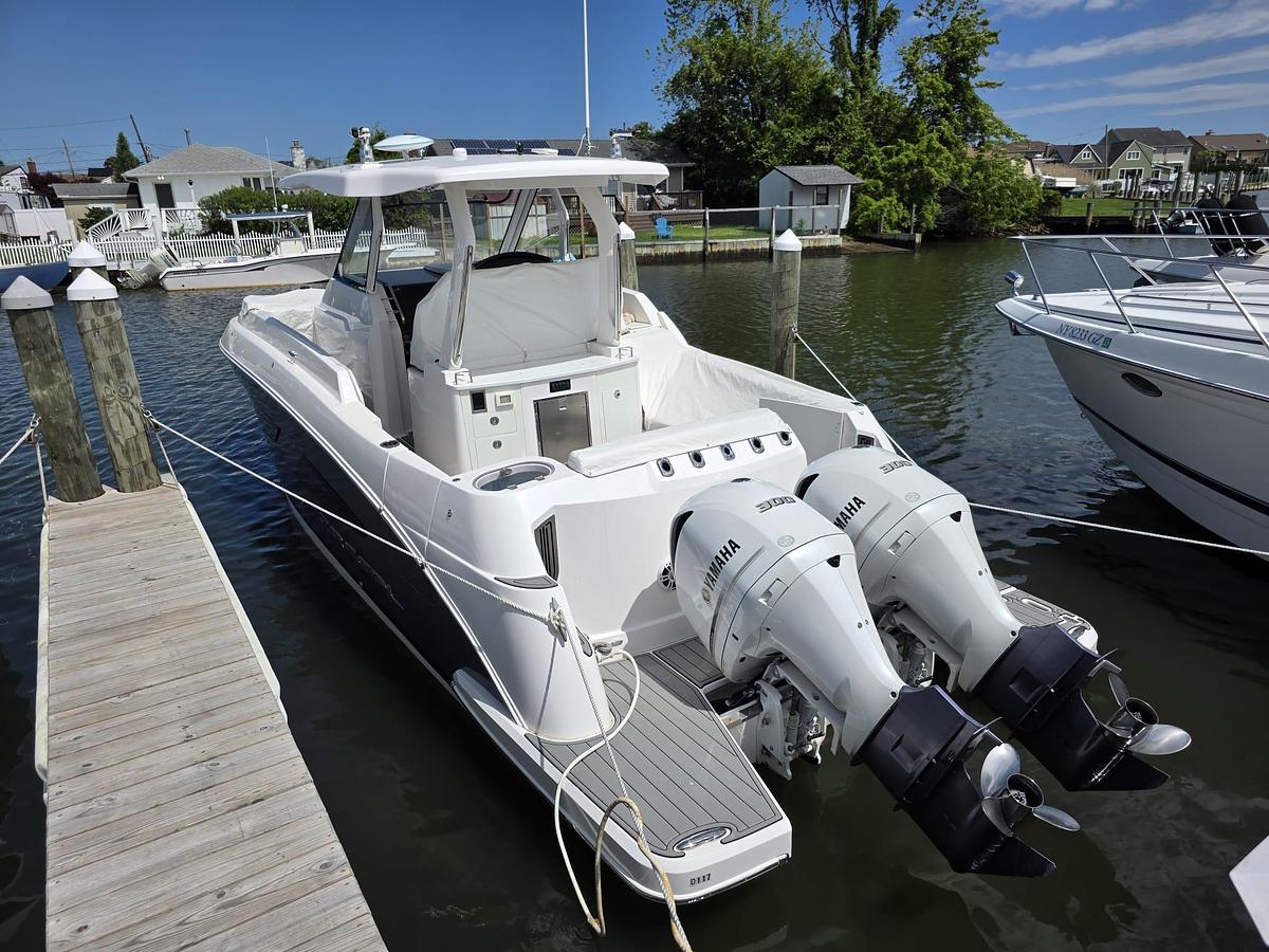 Used 2020 Regal 330SAV