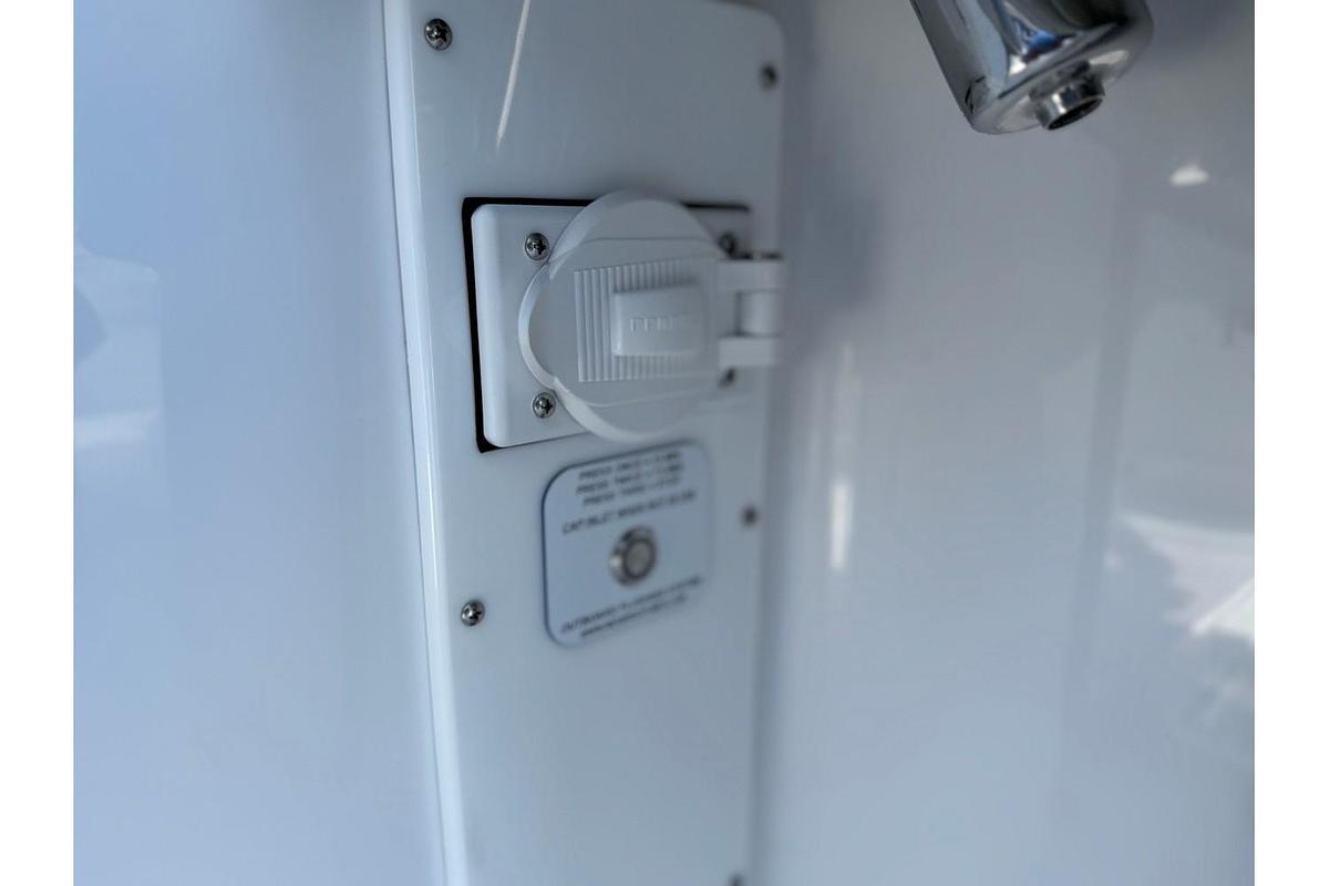 2025 Everglades 285 Center Console