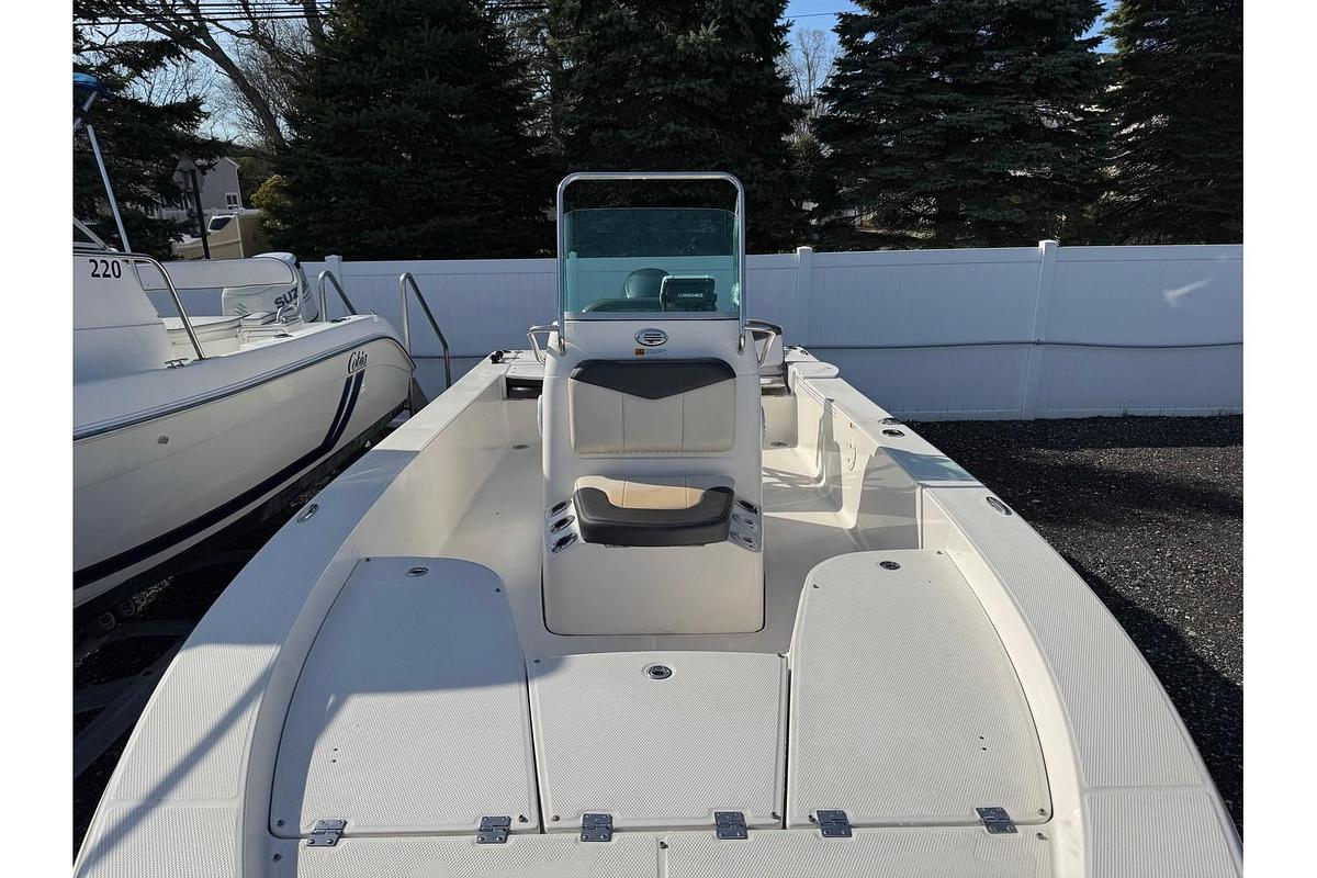Used 2014 Robalo 206 Cayman